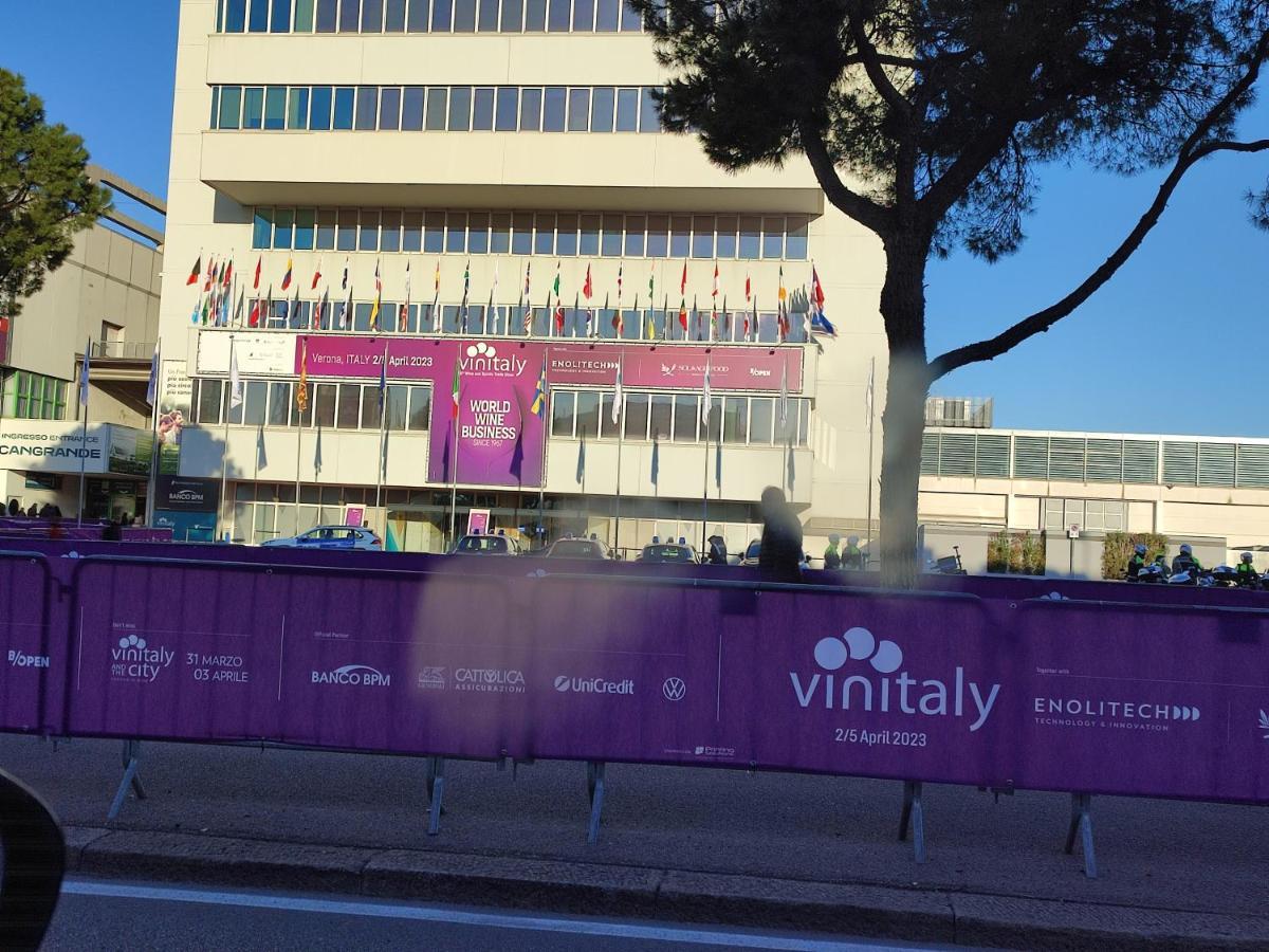 Easy Stay Verona Rooms Exteriör bild
